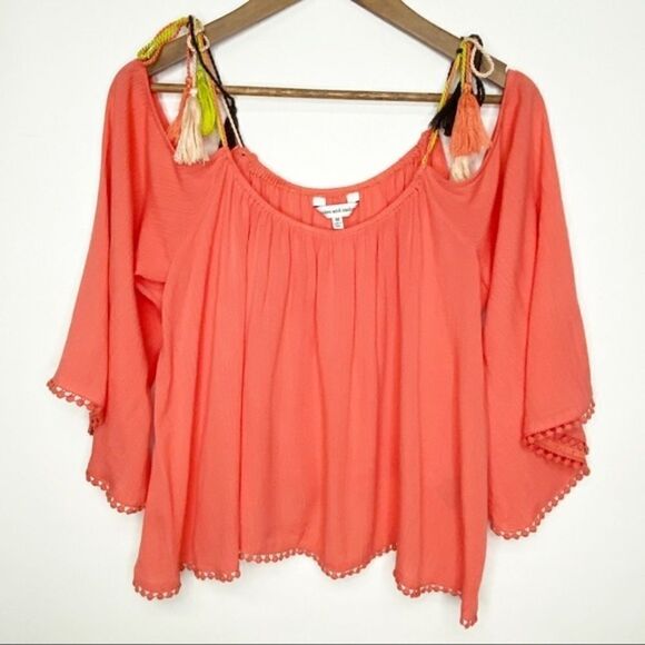 Cupcakes and Cashmere Bettie Cold Shoulder Top - Picture 7 of 14